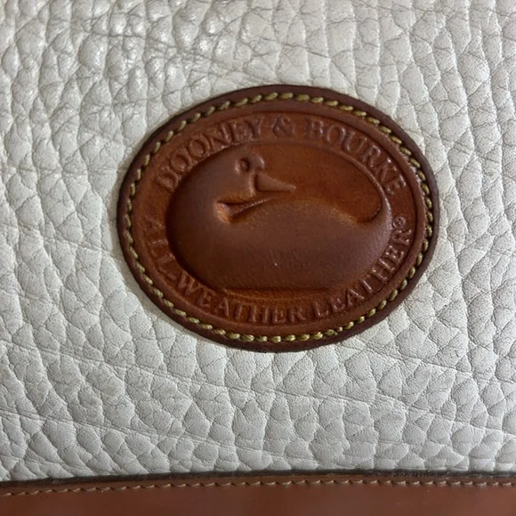 Vintage, Dooney and Bourke Handbag, Crossbody Style, All Weather leather - Picture 3 of 10